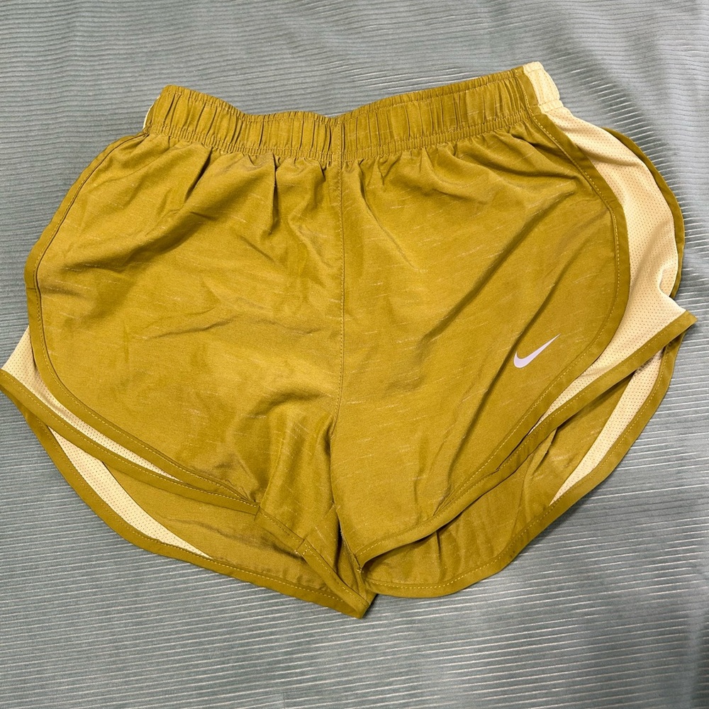Nike Green/mustard yellow Athletic Shorts Moisture-Wicking Design